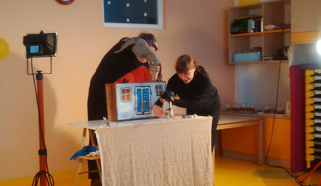 PREDSTAVA RDEČA KAPICA