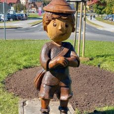 PASTIRČEK JAKOB BEDI NAD OTROKI