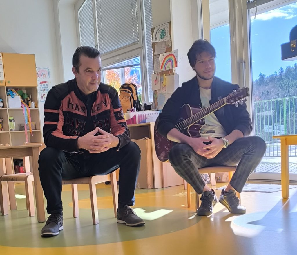 GLASBENO DOPOLDNE PRI RAVBARČKIH