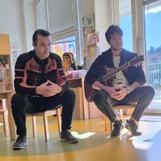 GLASBENO DOPOLDNE PRI RAVBARČKIH