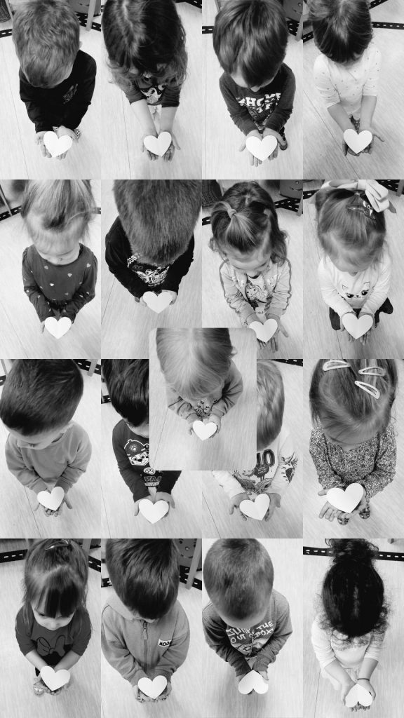 Otroci iz skupine Pande so opisovali svoje mamice