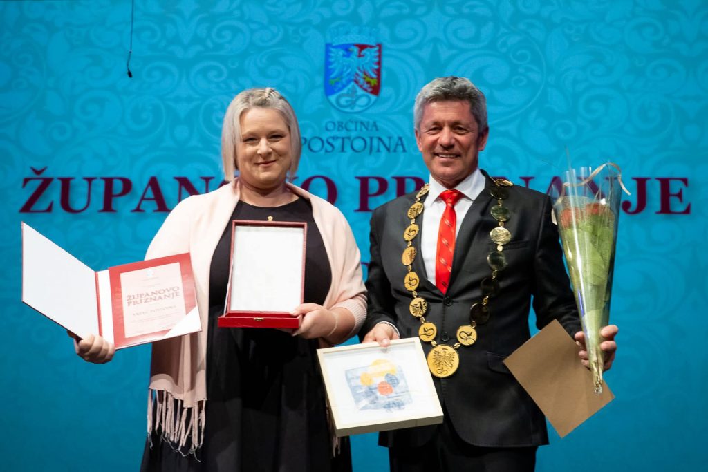 ŽUPANOVO PRIZNANJE VRTCU POSTOJNA OB OBČINSKEM PRAZNIKU