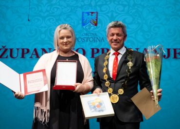 ŽUPANOVO PRIZNANJE VRTCU POSTOJNA OB OBČINSKEM PRAZNIKU